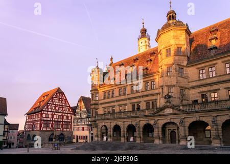 Belle architecture romantique de Rothenburg ob der Tauber avec maisons à colombages Fachwerkhaus syle en Bavière Allemagne . Banque D'Images