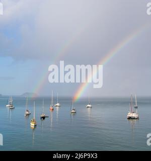 Arc-en-ciel à Anse Mitan, les trois-Ilets, Martinique, FWI Banque D'Images