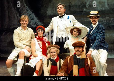 Arrière centre : David Hemmings (Bertie Wooster) deuxième rangée à gauche : David Wood (Bingo Little), Angela Easterling (Honoria Glossop), Gabrielle Drake (Madeleine Bassett), Christopher Good (Gussie Fink-Nottle) avant : Debbie Bowen (Stiffy Byng), Gordon Clyde (Harold 'Sticker' Pinker), dans le livre de Londres/SW1 22:04/1975, Alan Aybourn. Andrew Lloyd Webber basé sur les histoires de P. G. Wodehouse design: Voytek Lighting: Robert Ornbo chorégraphie: Christopher Bruce réalisateur: Eric Thompson Banque D'Images