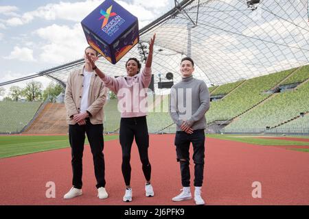 De gauche à droite : Marc Lembeck, Malaika Mihambo, Marcel Nguyen lors de la présentation des championnats d'Europe au stade olympique de Munich, Allemagne 100 jours avant le début de l'événement. (Photo par Alexander Pohl/Sipa USA) Banque D'Images