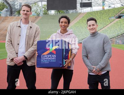 De gauche à droite : Marc Lembeck, Malaika Mihambo, Marcel Nguyen lors de la présentation des championnats d'Europe au stade olympique de Munich, Allemagne 100 jours avant le début de l'événement. (Photo par Alexander Pohl/Sipa USA) Banque D'Images