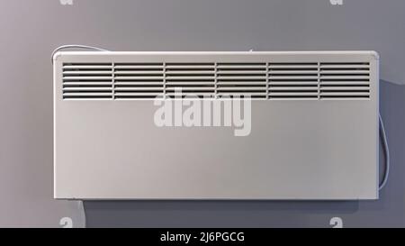 Chauffe-espace électrique blanc Uni monté au mur Banque D'Images