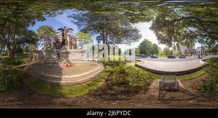 Vue panoramique à 360° de Le monument commémoratif du Titanic en bronze et en granit à East Park (ou Andrews Park), Southampton, Royaume-Uni, pour les ingénieurs perdus lorsque RMS Titanic a coulé le 15 avril 1912