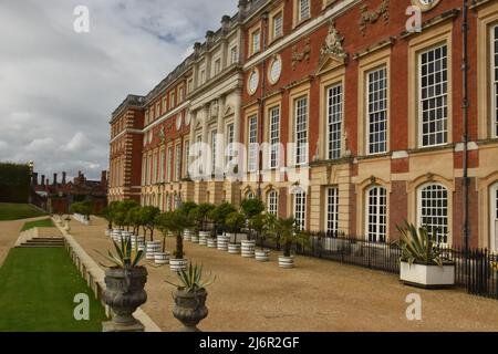 Jardin privé au Hampton court Palace, Richmond, Londres, Angleterre. Banque D'Images