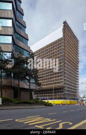 Échafaudage autour de Lloyd House, siège de la police des West Midlands, Birmingham, Royaume-Uni Banque D'Images