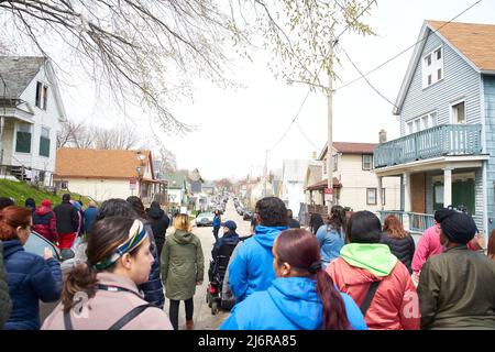 Vigile pour Shanaria Wilson, fille de 13 ans tuée par balle à l'extérieur de sa maison dans le quartier de Lincoln Village à Milwaukee, Wisconsin, le 24 avril 2022. Banque D'Images