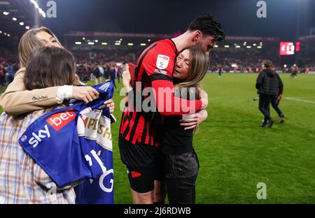 Kieffer Moore de Bournemouth célèbre sa promotion à la Premier League à la fin du match du championnat Sky Bet au stade Vitality, à Bournemouth. Date de la photo: Mardi 3 mai 2022. Banque D'Images