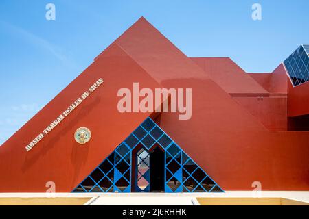 L'extérieur du Museo Tumbas Reales de Sipan, Lambayeque, près de Chiclayo, Pérou. Banque D'Images