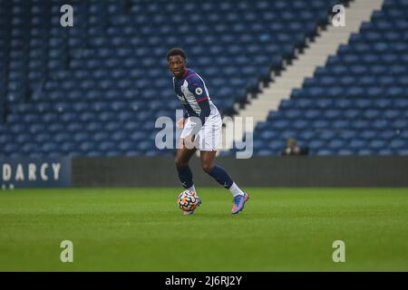 Coupe de la Premier League U23 : West Bromwich Albion / Fulham. Cianole Nguepissi de West Bromwich Albion contrôle le ballon Credit: News Images /Alay Live News Banque D'Images