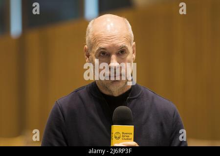 3 mai 2022, Buenos Aires, Argentine: Le chef du gouvernement Horacio RodrÃ­guez Larreta a donné des détails sur les pratiques de travail qui ont commencé cette année dans les établissements d'enseignement publics et privés pour les élèves qui sont dans leur dernière année de lycée. Le chef du gouvernement répond aux questions des médias. (Credit image: © Esteban Osorio/Pacific Press via ZUMA Press Wire) Banque D'Images