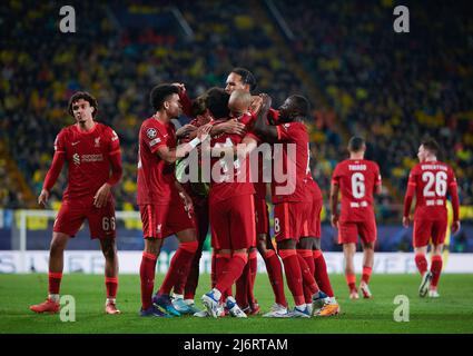 (220504) -- VILA-REAL, 4 mai 2022 (Xinhua) -- les joueurs de Liverpool célèbrent un but lors du match de football de deuxième jambe de l'UEFA Champions League entre Villarreal d'Espagne et Liverpool d'Angleterre à Vila-Real, Espagne, 3 mai 2022. (STR/Xinhua) Banque D'Images