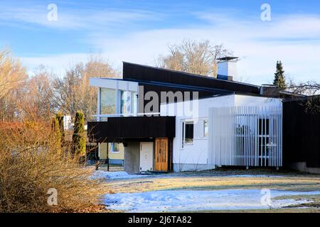 Villa Skeppet, une maison conçue par Alvar Aalto en 1969-70 pour ses amis Christine et Göran Schildt. Vue de la rue. Raseborg, Finlande. Banque D'Images