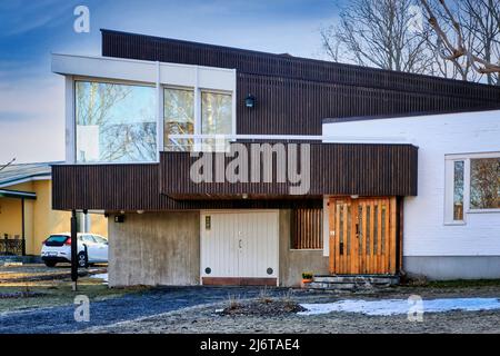 Villa Skeppet, une maison conçue par Alvar Aalto en 1969-70 pour ses amis Christine et Göran Schildt. Vue de la rue. Raseborg, Finlande. Banque D'Images