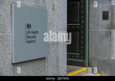 Londres - Mai 2022 : Agence britannique de sécurité sanitaire, une agence gouvernementale britannique responsable de la sécurité de la santé publique et des capacités en matière de maladies infectieuses Banque D'Images