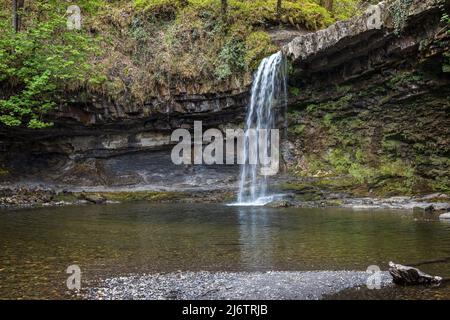 La cascade Sgwd Gwladys (Lady Falls) sur la rivière Afon Pyrddin près de Pontneddfechan dans le parc national de Brecon Beacons, au pays de Galles. Banque D'Images