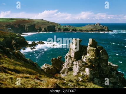 Voir le nord-ouest de Gurnard's Head Iron Age Cliff Castle, Cornwall, Angleterre, Royaume-Uni: Un promontoire sur la côte N de West Penwith défendu par 3 lignes de remparts. Banque D'Images