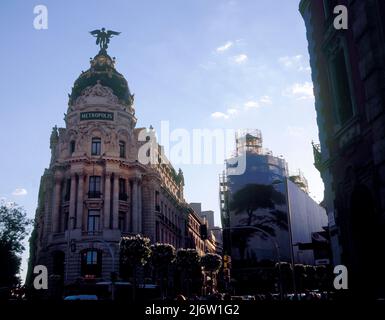 EDIFICIO METROLIS SITUADO EN LA CALLE ALCALA ESQUINA CABALLERO DE GRACIA CONSTRUIDO ENTRE 1907 Y 1911. AUTEUR: FEVRIER JULES Y RAYMOND. Lieu: EDIFICIO METROPOLIS. MADRID. ESPAGNE. VICTORIA. Banque D'Images