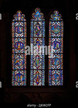 Triptyque de vitraux médiévaux dans la cathédrale de Lincoln, en Angleterre. Banque D'Images