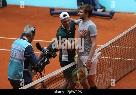 Alexander Bublik du Kazakhstan et Miomir Kecmanović de Croatie lors du tournoi de tennis Mutua Madrid Open 2022 le 3 mai 2022 au stade Caja Magica de Madrid, Espagne. Photo de Laurent Lairys/ABACAPRESS.COM Banque D'Images