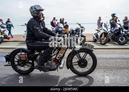 1929 Scott Flying Squirrel moto d'époque à l'événement de moto Southend Shakedown 2022 à Pâques Bank Holiday Monday à Southend on Sea, Royaume-Uni. Banque D'Images