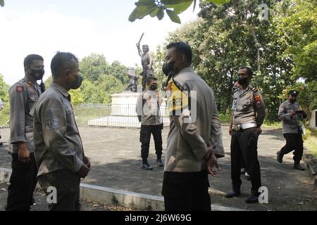 3 mai 2022, Madiun, Java-est, Indonésie: Le chef de police de Madiun adjoint au commissaire principal de police de Madiun, Anton Prasetyo, accompagné du chef adjoint du commissaire de police de Madiun, Ricky Tri Dharma, ainsi que des hauts fonctionnaires et de la police de secteur des rangs, ont vérifié les chemins de véhicules et les attractions touristiques de la Régence de Madiun. Après Eid ou la célébration d'Eid Al-Fitr 1 Syawal 1443 Hijriyah / an 2022, les indications sont qu'il ya une augmentation des visiteurs en provenance de diverses régions. (Credit image: © Ajun Ally/Pacific Press via ZUMA Press Wire) Banque D'Images