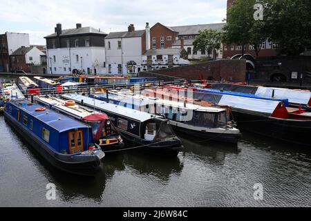 Des barques à la truelle amarrées dans le bassin de Gas Street à Birmingham City Centre Birmingham, Angleterre, Royaume-Uni Banque D'Images