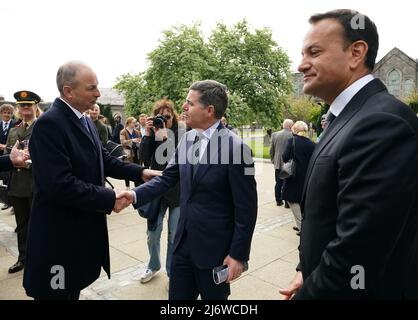 Taoiseach Micheal Martin (à gauche), le ministre des Finances Paschal Donohoe (au centre) et Tanaiste Leo Varadkar à la suite d'une cérémonie religieuse d'État pour commémorer les leaders de Pâques en 1916 au cimetière Arbour Hill à Dublin. Date de la photo: Mercredi 4 mai 2022. Banque D'Images