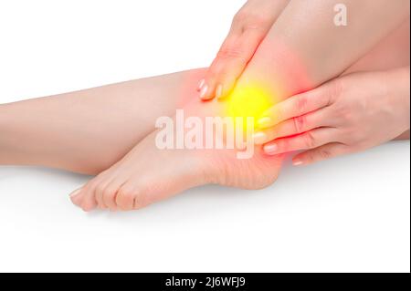 douleur à la cheville. Pied femelle avec point de douleur à la cheville. Concept de douleur avec les mains de la femme attrapant la cheville. blessure de l'articulation-os chez l'homme, douleurs articulaires personnes médicales, Banque D'Images