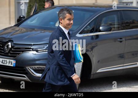Paris, France, le 4 mai 2022, le ministre français de l'intérieur, Gerald Darmanin, part après une réunion hebdomadaire du cabinet à l'Elysée à Paris le 4 mai 2022. Photo de Raphael Lafargue/ABACAPRESS.COM Banque D'Images