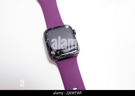 Newburn UK: 1st mai 2022: Une Apple Watch série 4 brisée avec un écran cassé verre cassé Banque D'Images