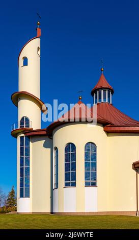 Sedziszow Malopolski, Pologne - 1 novembre 2021 : Sanctuaire moderniste de l'église divine de la Miséricorde, rue Potockich à Sedziszow de Podkarpacie regi Banque D'Images
