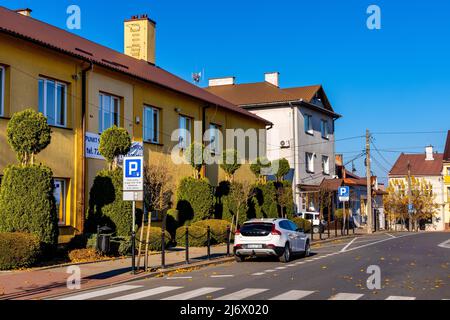 Sedziszow Malopolski, Pologne - 1 novembre 2021: Technical High School Technikum de Karol Olszewski à la rue Wyspianskiego, région de Podkarpacie Banque D'Images