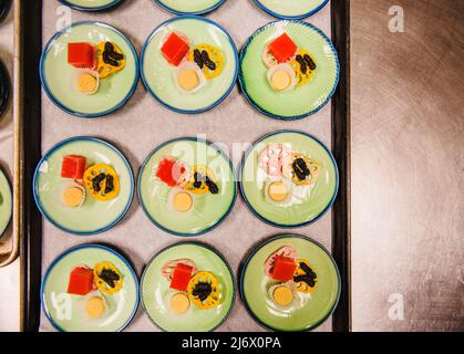 Hors-d'œuvre de cuisine coréenne prêts à être servis Banque D'Images