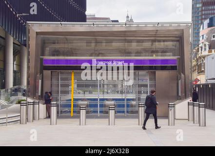 4 mai 2022, Londres, Angleterre, Royaume-Uni : nouvelle entrée à la gare de Liverpool Street Station. Elizabeth Line, le nouveau service ferroviaire et la ligne de métro Crossrail de Londres, est prévu pour ouvrir le 24th mai après de nombreux retards. La construction de la ligne a commencé en 2009 et a été initialement prévue pour ouvrir en 2018. (Image de crédit : © Vuk Valcic/ZUMA Press Wire) Banque D'Images