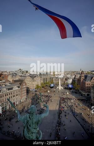 2022-05-04 17:18:09 AMSTERDAM - vue d'ensemble du barrage avant le jour national du souvenir sur la place du Dam. ANP POOL KOEN VAN WEEL pays-bas OUT - belgique OUT Banque D'Images
