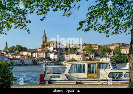 F/Languedoc-Roussillon/Aude/Castelnaudary: Canal du midi, Stadtansicht vom Grand bassin, Hausboot Banque D'Images