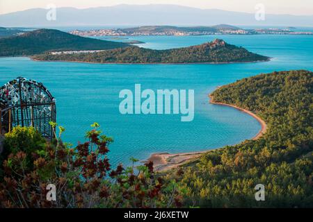 Belle vue sur le paysage de la côte, de la Table de Satan ( Seitan SOFRASI ) à Ayvalik, Turquie Banque D'Images