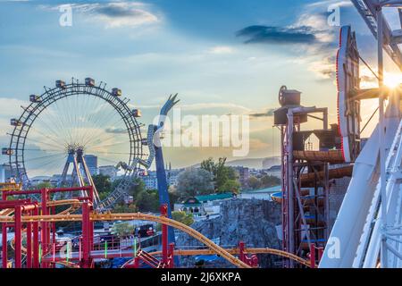 Wien, Vienne: Parc d'attractions Prater (Wurstelprater), grande roue, vue sur le centre-ville, vue de la grande roue 'Blumenrad' (roue fleurie) en 02. Lion Banque D'Images