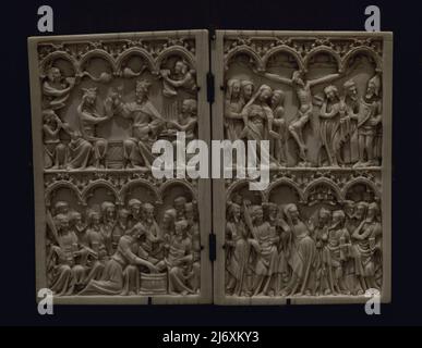 Diptyque montrant des épisodes représentant le Couronnement de la Vierge, le lavage des pieds, la Crucifixion et l'Ascension, ca. 1370. Flamand (?). Ivoire. Musée Calouste Gulbenkian. Lisbonne, Portugal. Banque D'Images