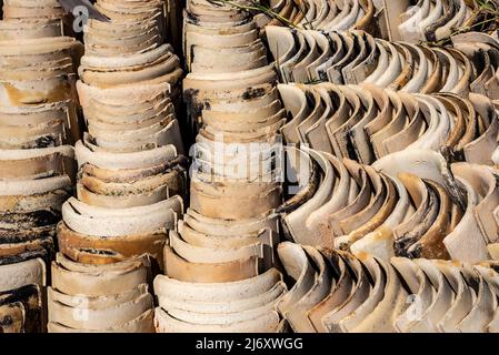 Détail de plusieurs carreaux bruns sur une rangée. Ville de Salvador, capitale de Bahia, Brésil. Banque D'Images