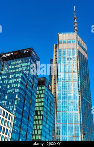 Varsovie, Pologne - 18 mars 2022 : Varso place Tower by HB Reavis complexe hôtelier et de bureaux dans la rue Chmielna, dans le quartier des affaires de Srodmiescie à Varsovie Banque D'Images