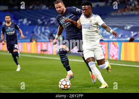 Espagne. 04th mai 2022. Vinicius Junior du Real Madrid en action avec Kyle Walker de Manchester City pendant le match semi final de la Ligue des champions de l'UEFA entre le Real Madrid et Manchester City au stade Santiago Bernabeu de Madrid. Crédit : DAX Images/Alamy Live News Banque D'Images