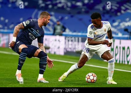 Espagne. 04th mai 2022. Vinicius Junior du Real Madrid en action avec Kyle Walker de Manchester City pendant le match semi final de la Ligue des champions de l'UEFA entre le Real Madrid et Manchester City au stade Santiago Bernabeu de Madrid. Crédit : DAX Images/Alamy Live News Banque D'Images