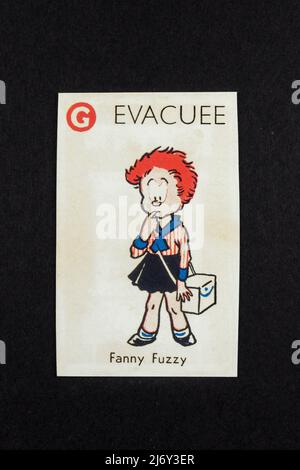 « Fanny Fuzzy », partie du jeu de cartes « Vacanation », une réplique de souvenirs relatifs aux enfants pendant la Seconde Guerre mondiale. Banque D'Images