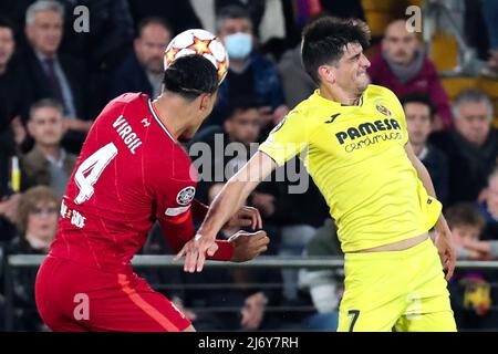 Estadio de la Ceramica, Vilareal, Espagne, 03 mai 2022, Virgile van Dijk (Liverpool FC) voit le ballon avec Gerard Moreno (Villarreal CF) pendant Villar Banque D'Images