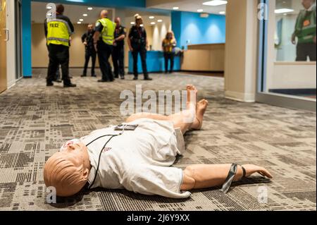 Active Shooter hostile Event Response (ASHER) Drill. Sudbury, Massachusetts. 4th mai 2022. Concord, Sudbury, Lincoln, Wayland, pompiers et policiers Banque D'Images