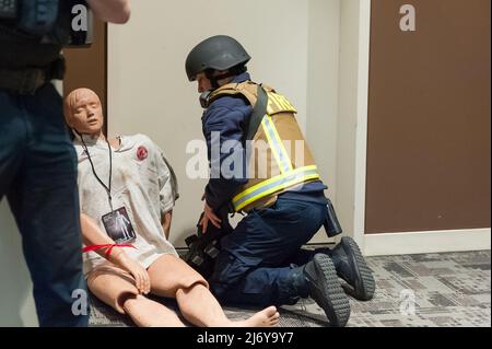 Active Shooter hostile Event Response (ASHER) Drill. Sudbury, Massachusetts. 4th mai 2022. Concord, Sudbury, Lincoln, Wayland, pompiers et policiers Banque D'Images