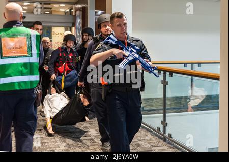 Active Shooter hostile Event Response (ASHER) Drill. Sudbury, Massachusetts. 4th mai 2022. Concord, Sudbury, Lincoln, Wayland, pompiers et policiers Banque D'Images