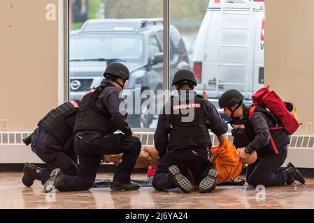 Active Shooter hostile Event Response (ASHER) Drill. Sudbury, Massachusetts. 4th mai 2022. Concord, Sudbury, Lincoln, Wayland, pompiers et policiers Banque D'Images