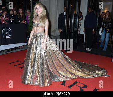 Sabrina Carpenter au départ de Celebrity candids - départ pour le met Gala partie 2, The Mark Hotel, New York, NY 2 mai 2022. Photo par : Quoin pics/Everett Collection Banque D'Images